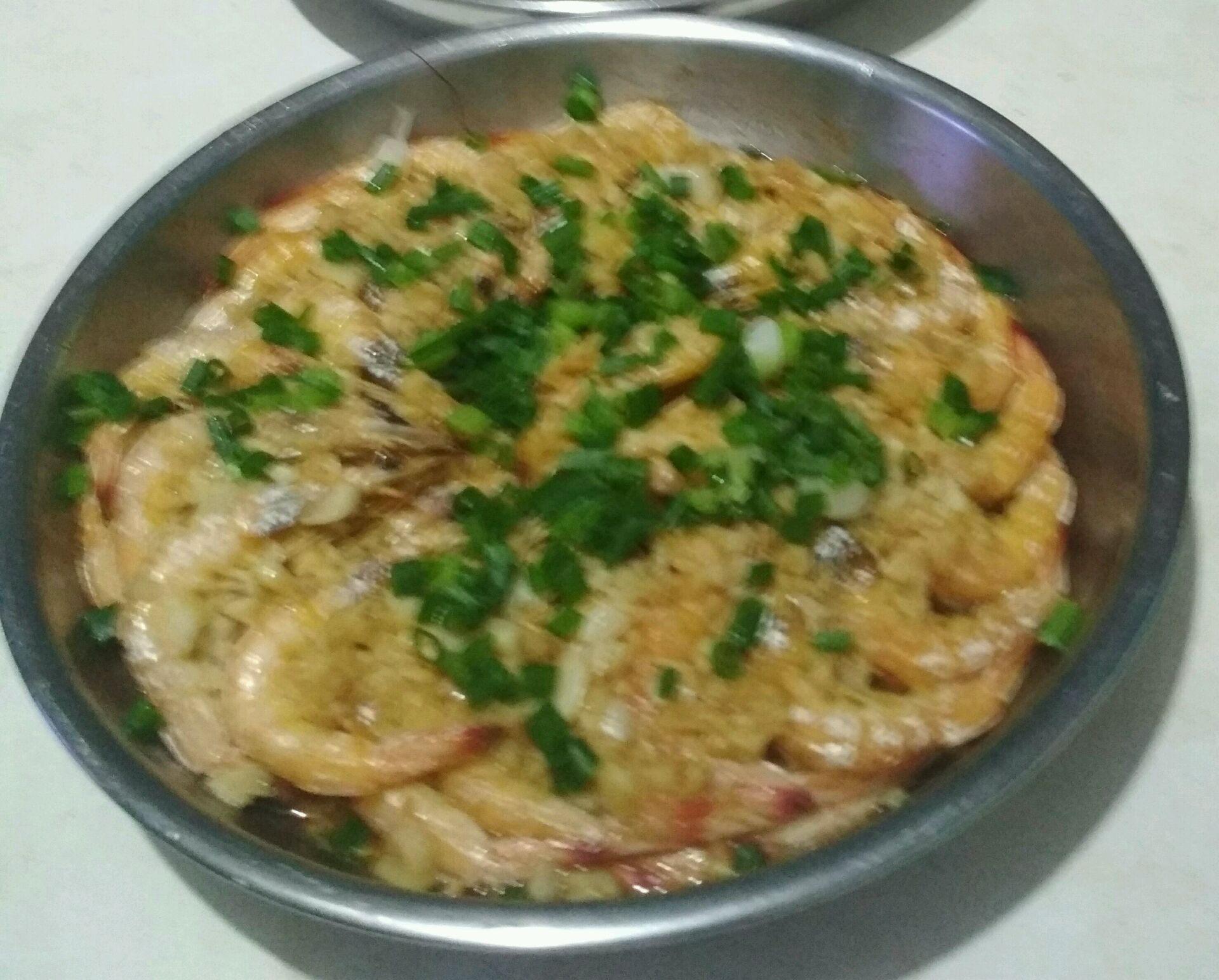 Steamed shrimps with garlic