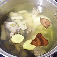 广东妹子的拿手广东汤——绿豆莲藕猪骨汤的做法图解4