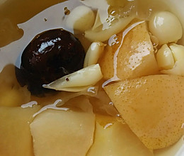 百合连子雪梨银耳红枣汤的做法