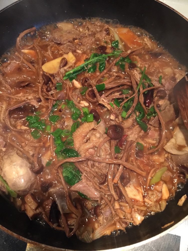 茶树菇炖鸡的做法图解7