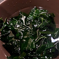 裙带菜豆腐汤的做法图解1