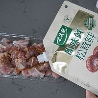 #厨房鲜香秘诀，太太乐松茸鲜，一餐一筷见鲜香#洋葱鸡腿肉的做法图解4