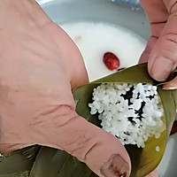 #浓情端午 粽粽有赏#包粽子啦～蜜枣粽子的做法图解9