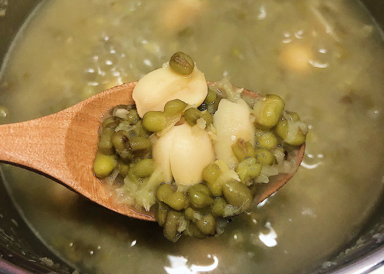 消暑滋补 莲子百合绿豆汤的做法