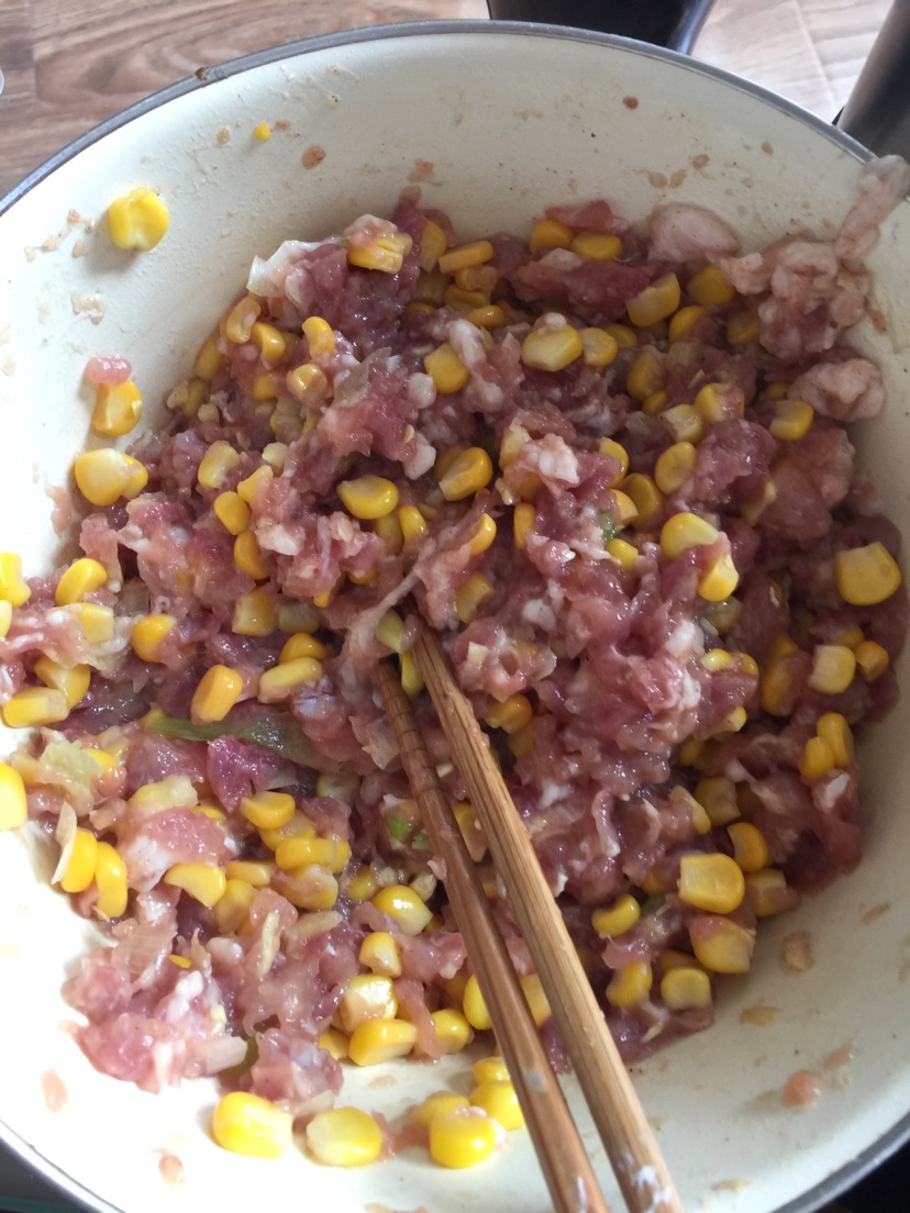 玉米鲜肉馄饨的做法图解1