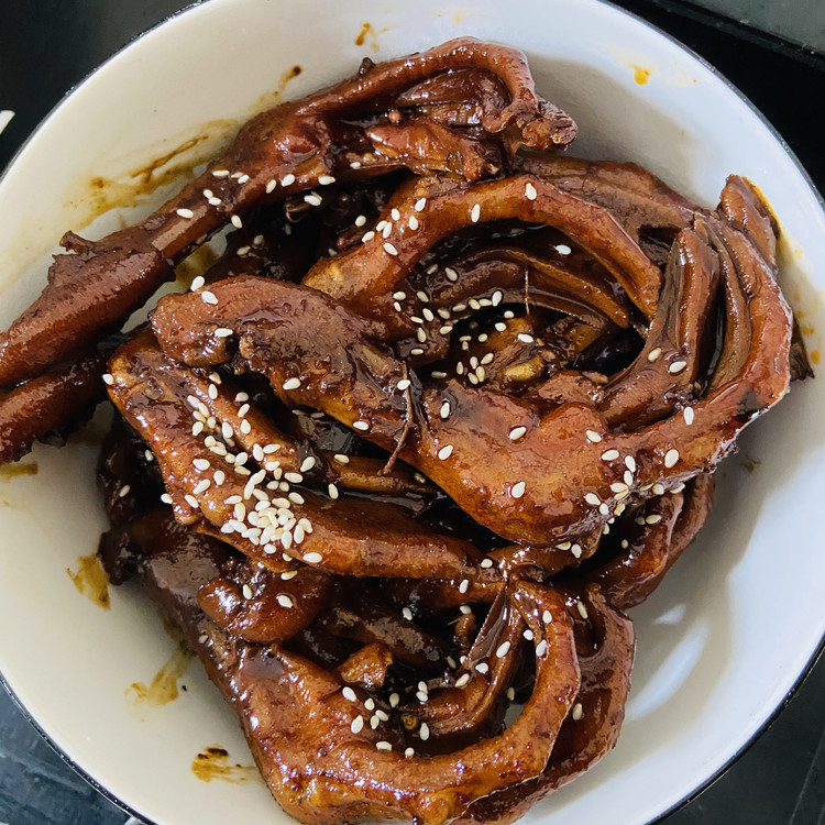 香焖鸭脚的做法