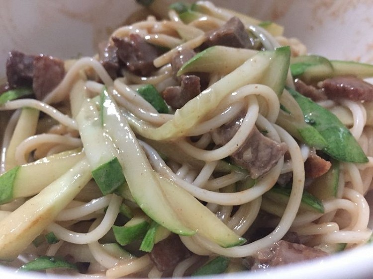 炸酱拌面的做法