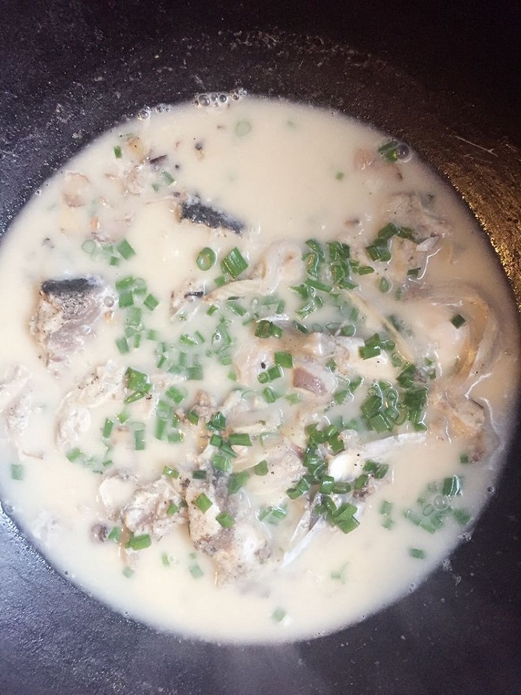 鲜香滋补鱼头汤的做法