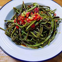 #春日时令，美味尝鲜#鲜嫩爽口的凉拌蕨菜的做法图解4