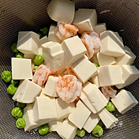鸡汁虾仁烩豆腐的做法图解2