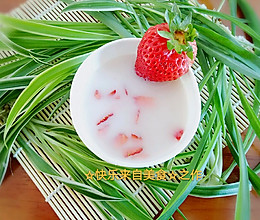草莓奶粉汁#舌尖上的春宴#的做法