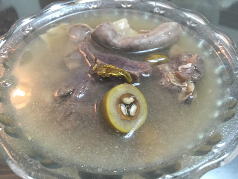 霍斛青橄榄炖花生猪肺粉肠汤的做法图解7