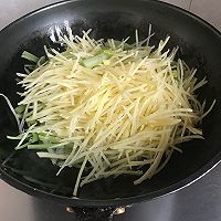 土豆丝炒芹菜的做法图解4