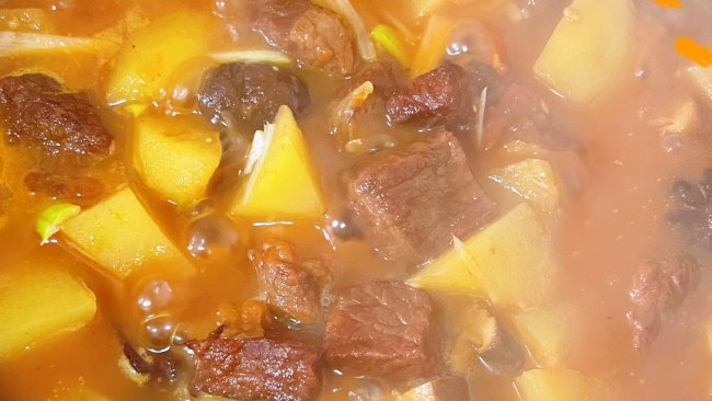 红烧牛肉 ～炖土豆的做法