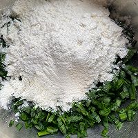 #春天的鲜味#韭菜鸡蛋饼的做法图解1