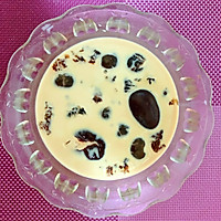 桃胶炖奶的做法图解2