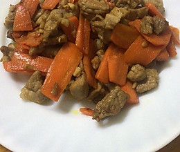 红萝卜炒肉的做法