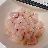 酸甜开胃 小朋友爱吃的菠萝咕咾肉（ 鸡胸肉版 ）的做法图解2