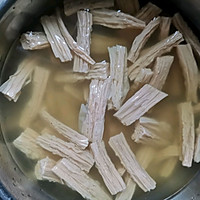甜椒炒腐竹的做法图解1