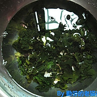 【猫记私房菜】除湿养颜——排骨薏米海带汤的做法图解3