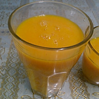 鲜榨芒果汁的做法图解1