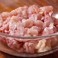 【秋葵鸡丁】这样做，夏天就能愉快地吃肉！的做法图解1