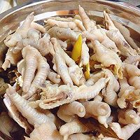 泡椒鸡脚的做法图解2