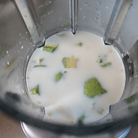 牛油果酸奶奶昔#苏泊尔极养破壁料理机#的做法图解2