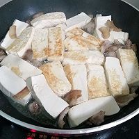 五花肉炖水豆腐的做法图解1