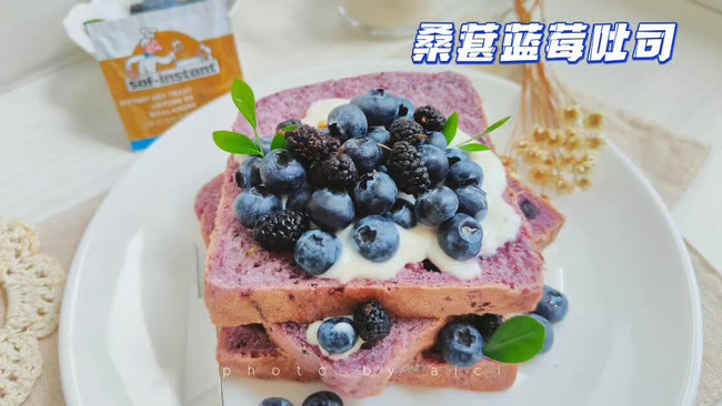 #自由创意面包#把新鲜水果揉进吐司里——桑葚蓝莓吐司的做法