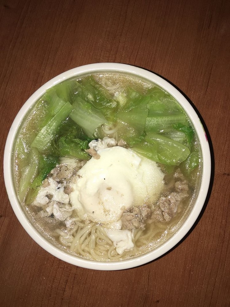 肉肉鸡蛋面的做法