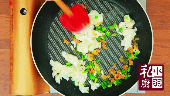 赛螃蟹版蛋炒饭的做法图解3