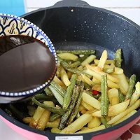 土豆烧豆角的做法图解7