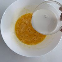 搅一搅就成功 松软蔓越莓玛芬蛋糕的做法图解4