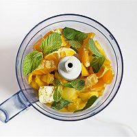 毛茛黄姜汁芒果薄荷棒冰的做法图解1