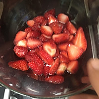 香甜草莓酱的做法图解1