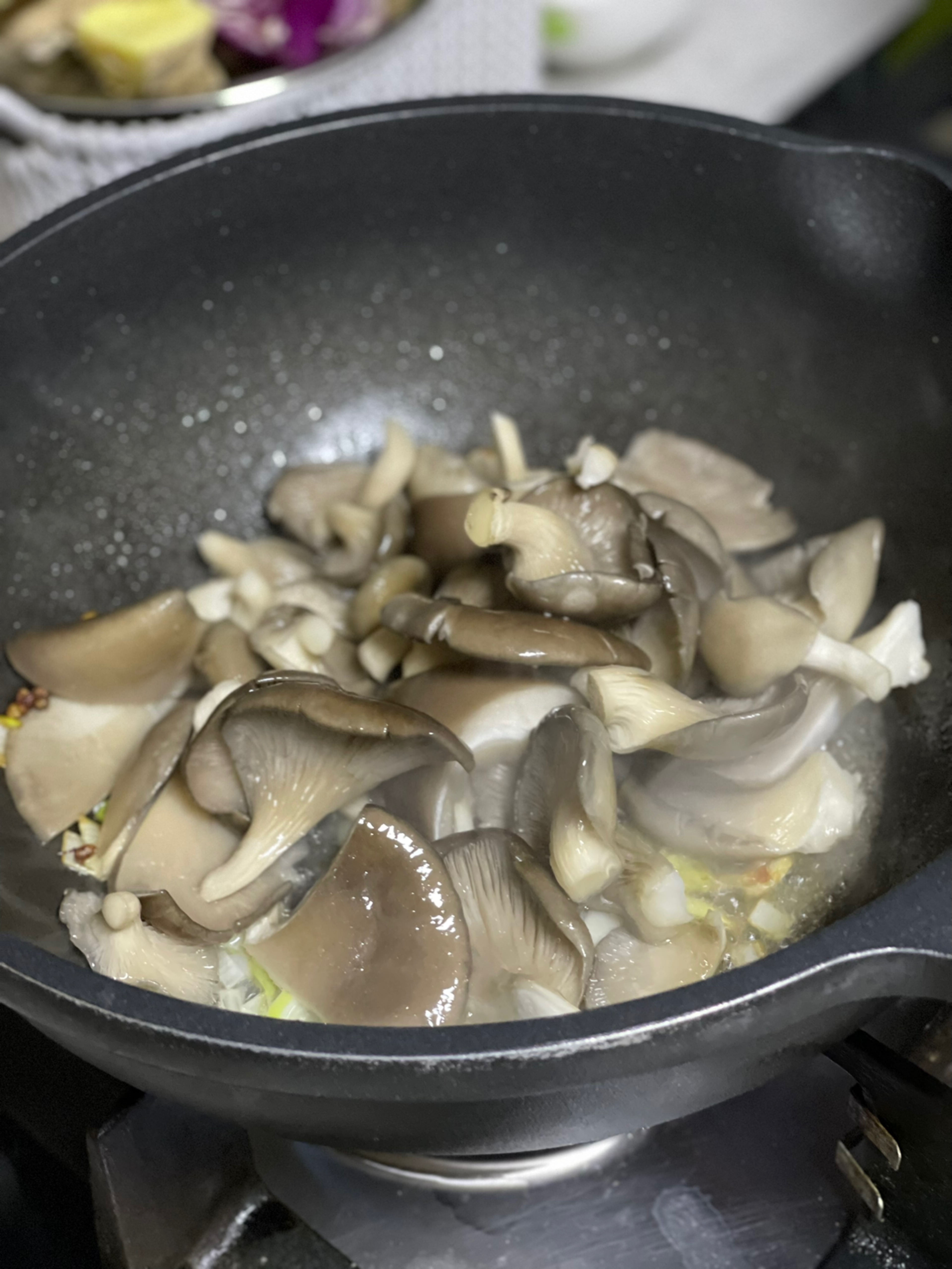 蘑菇炒油菜的做法-