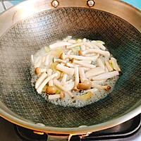 海鲜菇鱼丸汤的做法图解6