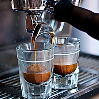 卡布奇诺之咖啡拉花的做法图解3