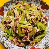 清新爽口【芹菜炒鱿鱼】唇齿留香，详解版的做法图解12