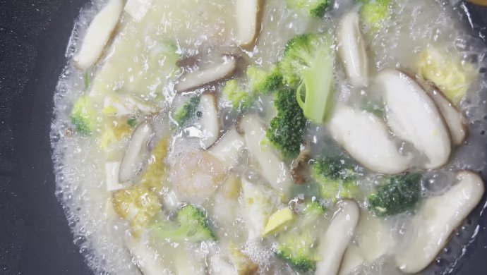 西兰花虾仁掉秤汤