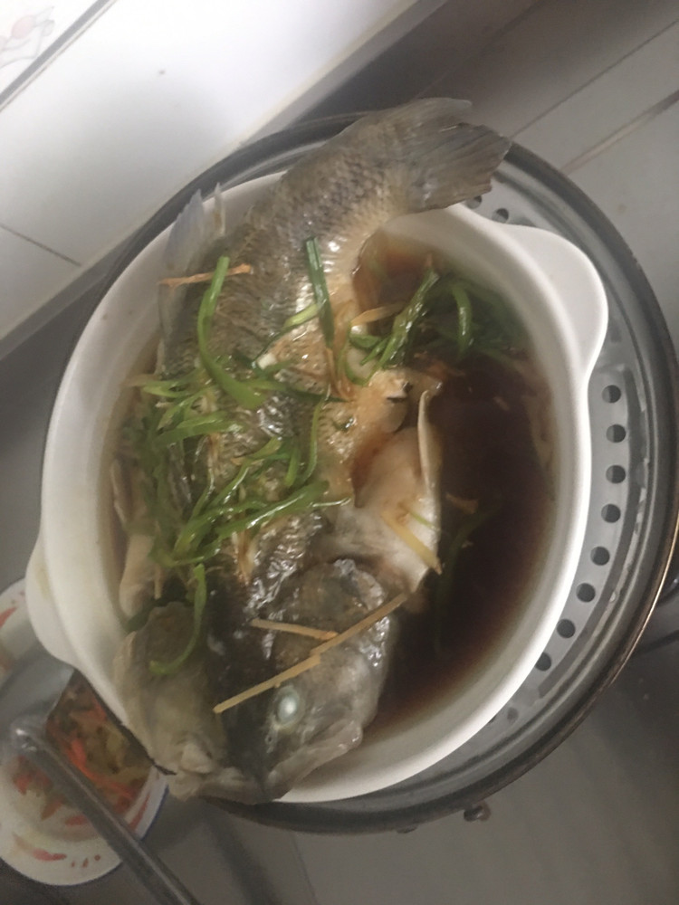 清蒸鲈鱼的做法