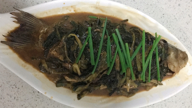 上海经典菜～葱烤河鲫鱼的做法