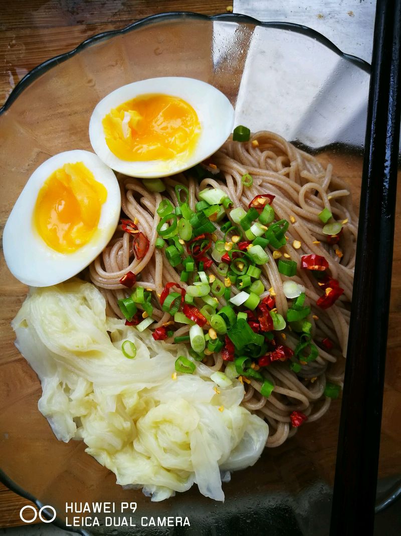 Cold buckwheat noodles