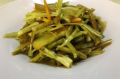 辣椒炒空心菜杆