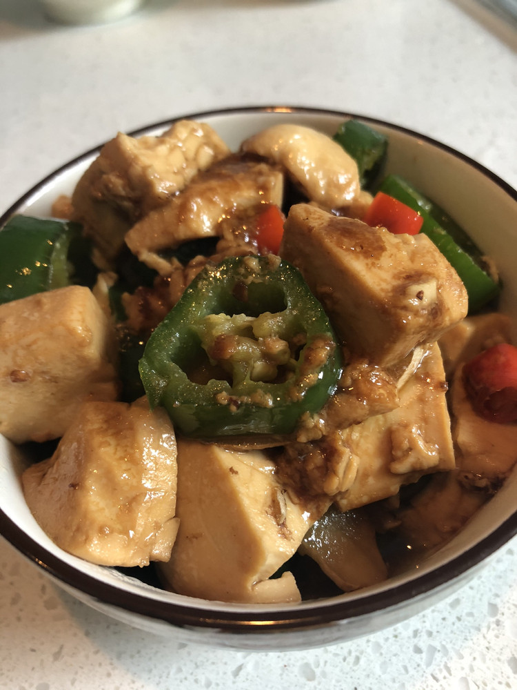 超下饭的双椒焖豆腐的做法
