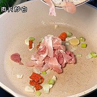 #袋福到万家#蘑菇蒜苗炒肉的做法图解2