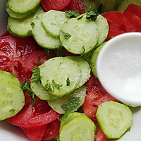 黄瓜西红柿沙拉的做法图解5