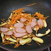 快手炒方便面+太太乐鲜鸡汁蒸鸡原汤的做法图解5