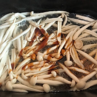 #快手又营养，我家的冬日必备菜品# 双椒海鲜菇的做法图解4